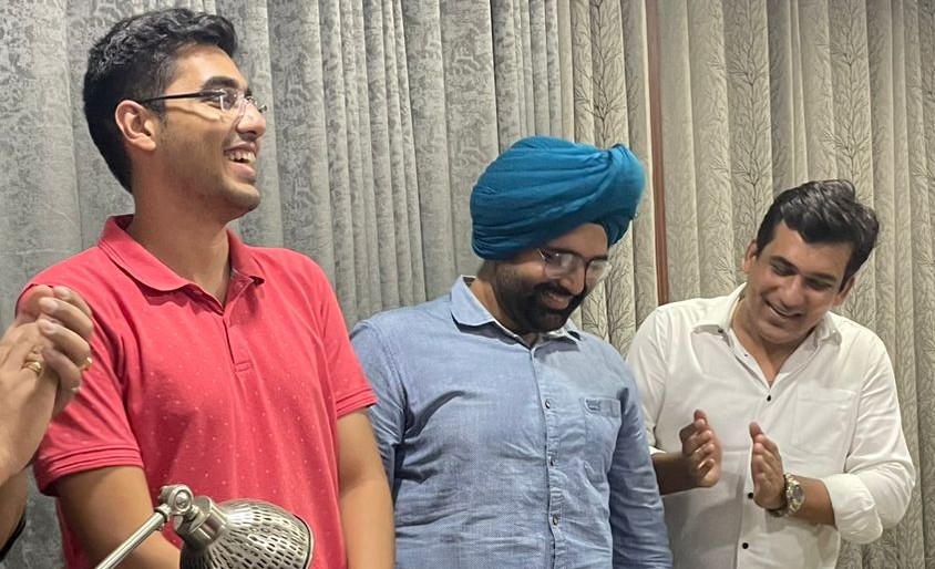 Chetan sir congratulating to UPSC top rankers